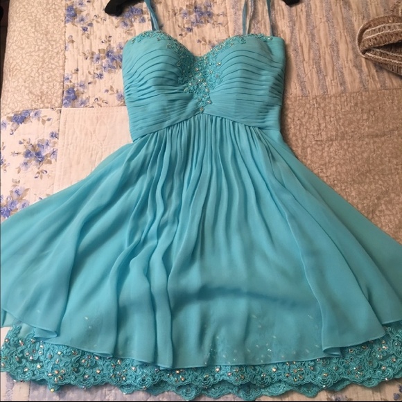 La Femme prom dress - Picture 2 of 4